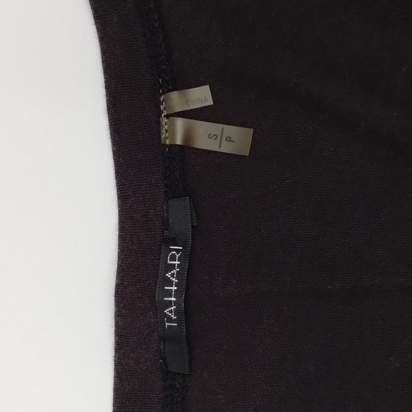 TAHARI black with silver metallic print size small fitted short sleeve tee vneck - Picture 4 of 8